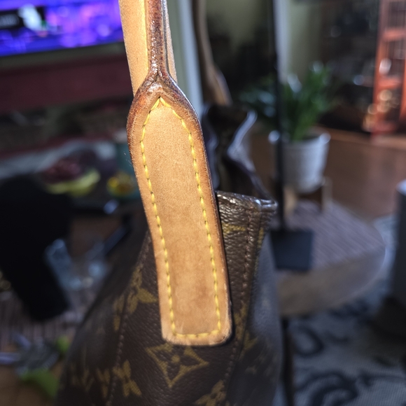 Authentic Louis Vuitton Monogram Looping Shoulder Bag - Picture 4 of 13